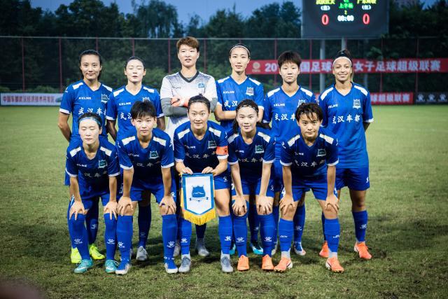 足球报：再见世预赛！以胜利为告别 以青春作预告